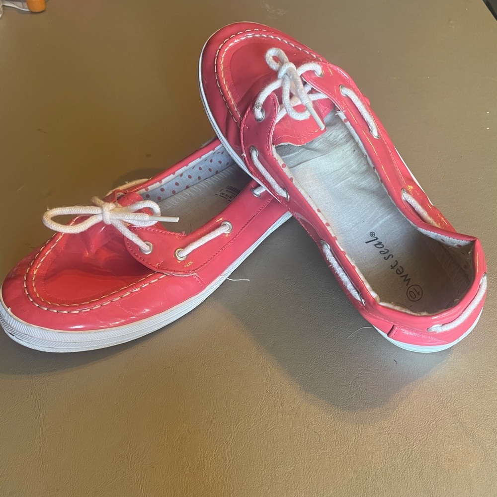 Sz 10 coral boat shoes.worn a couple times